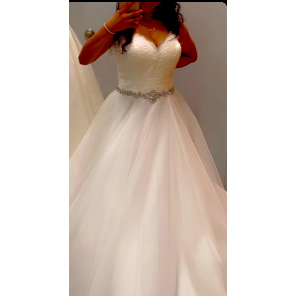 White wedding dress ♥️♥️